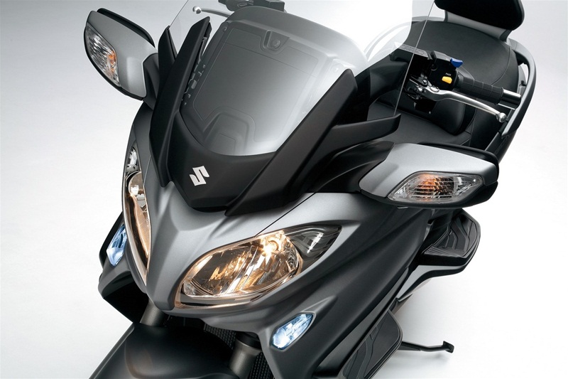 Фото скутера Suzuki Burgman 650 Executive